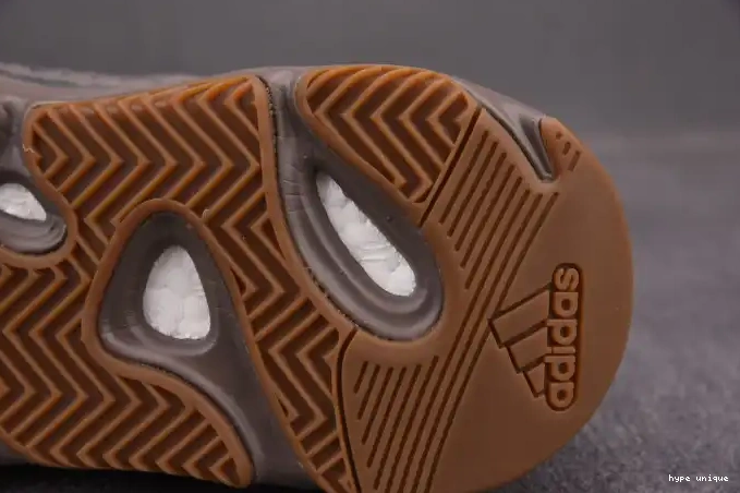 hype V2 'Mauve' 700 Yeezy Boost GZ0724 ADIDAS 0513